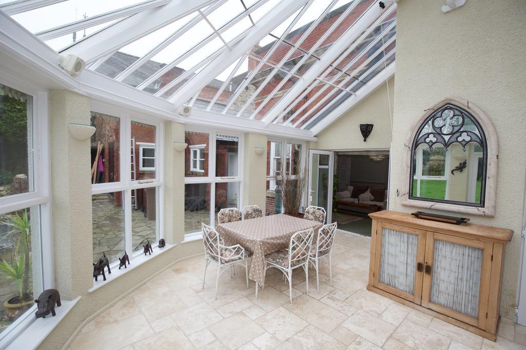 West Wing D'Isney Place. Lincoln Extérieur photo