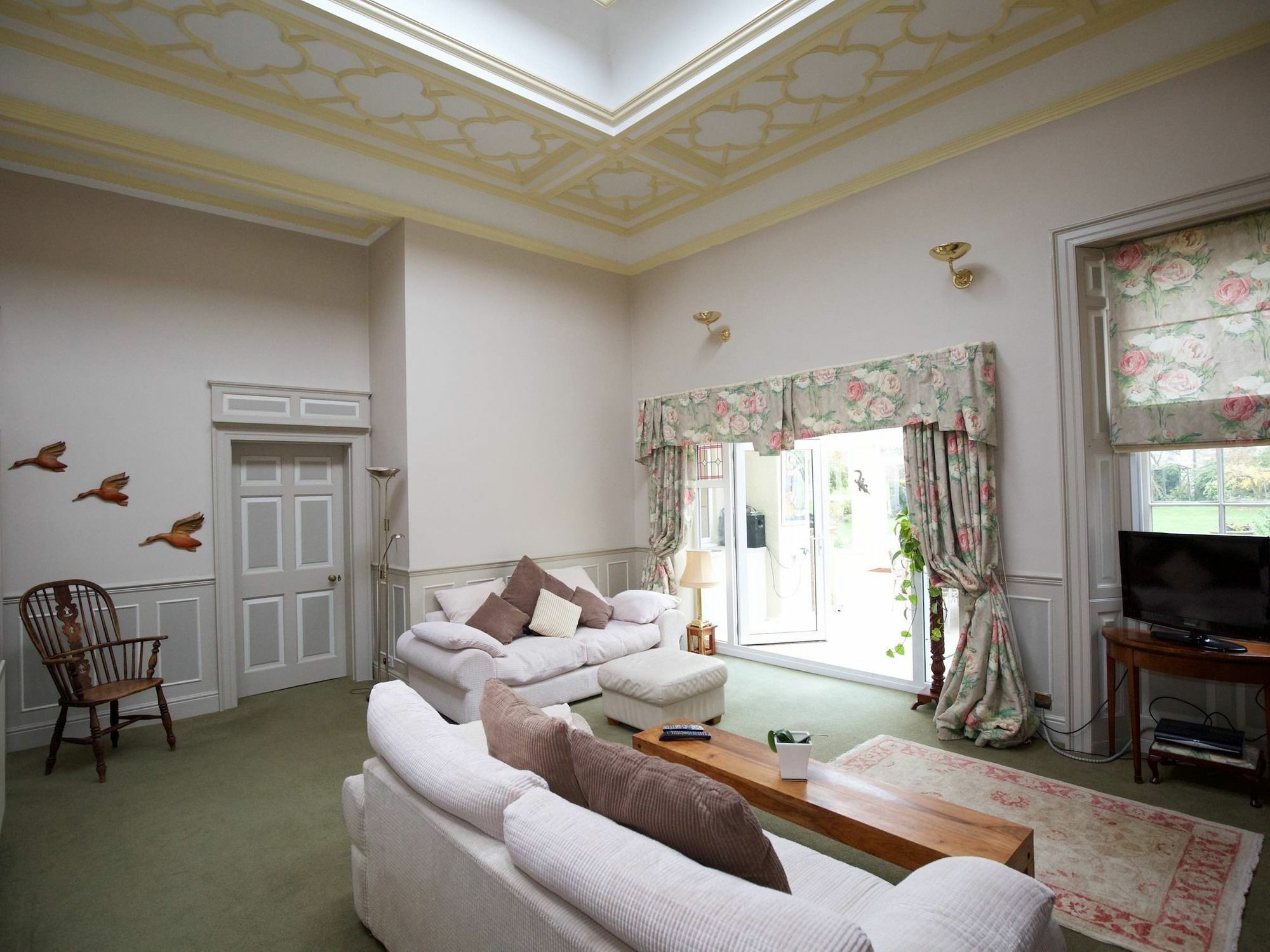 West Wing D'Isney Place. Lincoln Extérieur photo